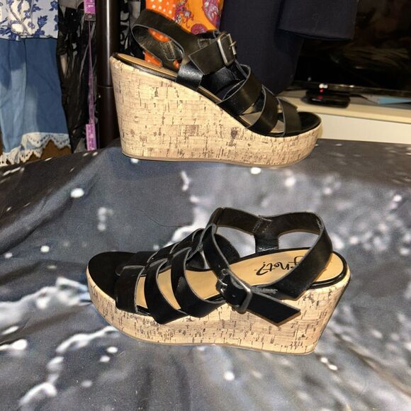 Y Not? Cork Black Stripe Sandals Size 7 - Picture 3 of 6